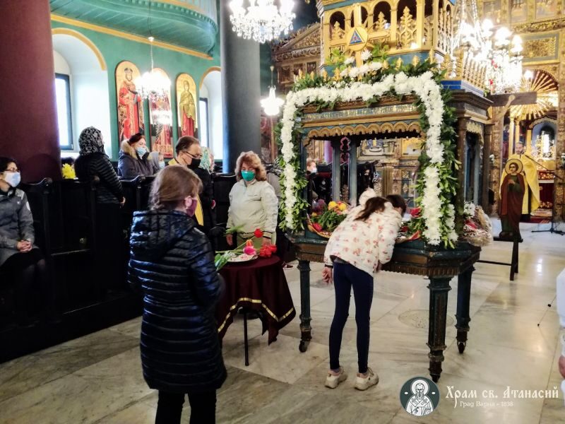 Велики петък - изнасяне на св. Плащаница