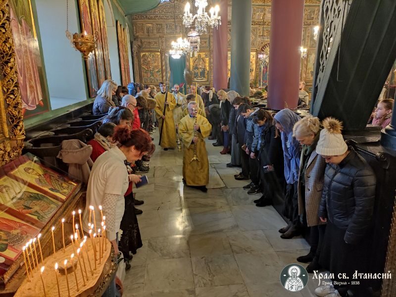 Цветница в църквата "Св. Атанасий" - Варна